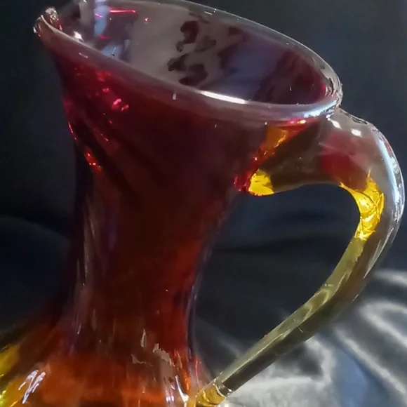 Vintage red vase amberinia glass red carnival glass vase . - Picture 6 of 9